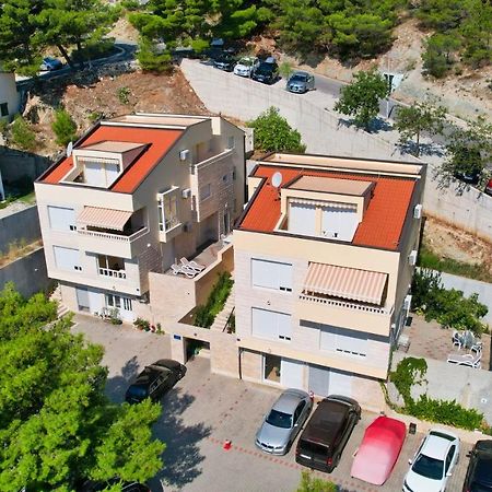 Apartments Villa Astra & Pinija Брела Екстериор снимка