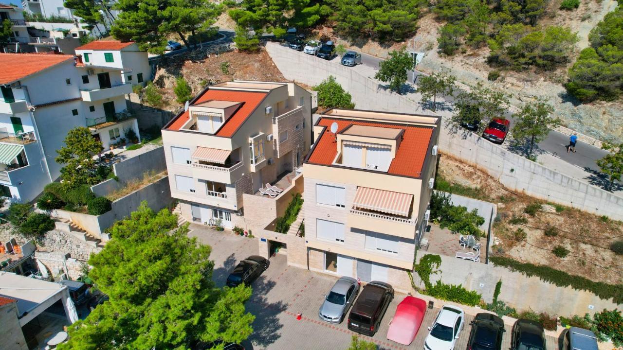 Apartments Villa Astra & Pinija Брела Екстериор снимка