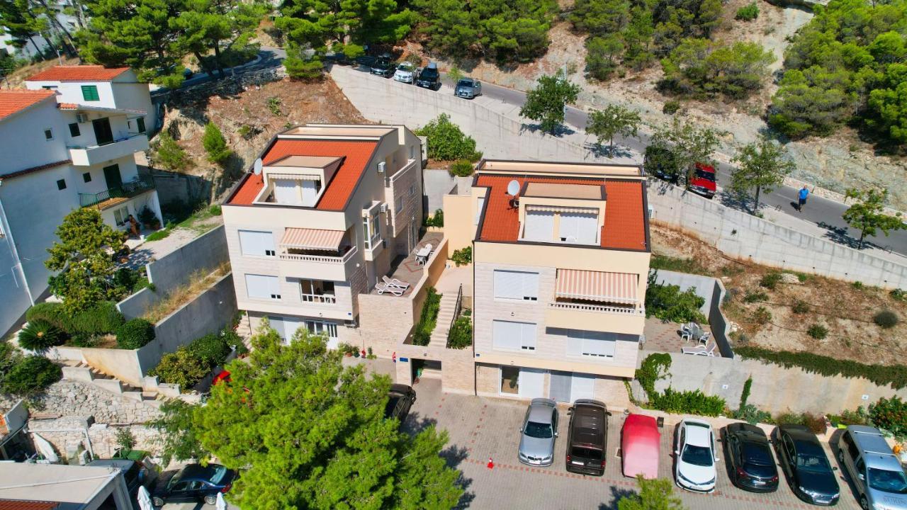 Apartments Villa Astra & Pinija Брела Екстериор снимка