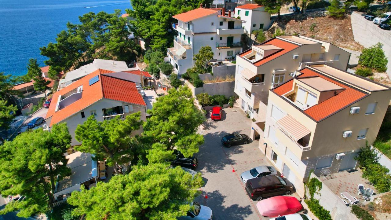 Apartments Villa Astra & Pinija Брела Екстериор снимка