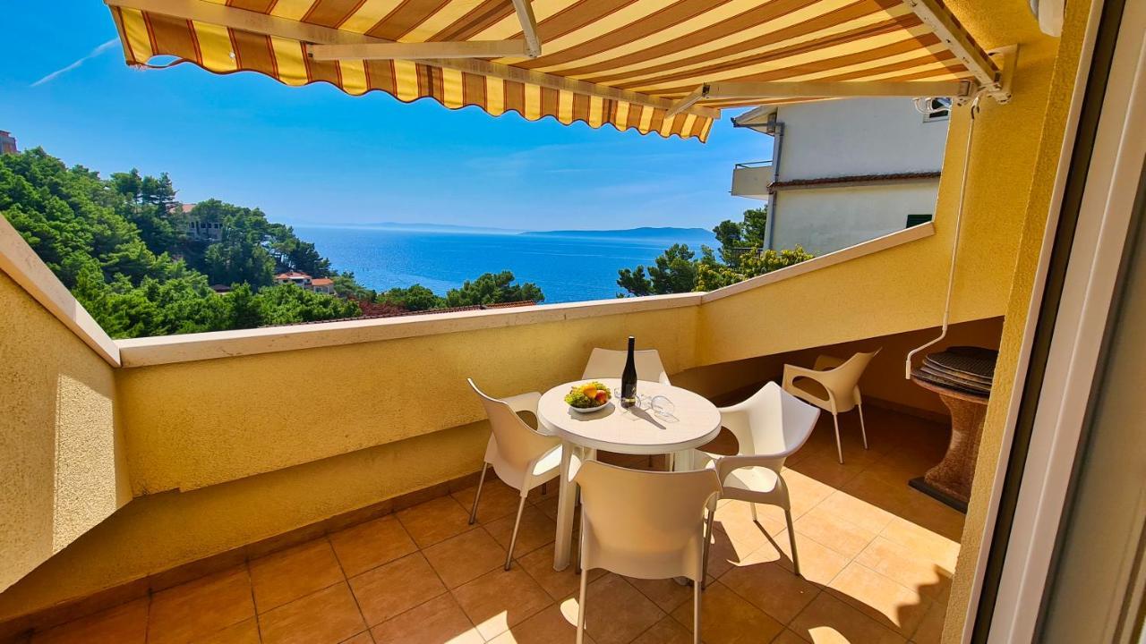 Apartments Villa Astra & Pinija Брела Екстериор снимка