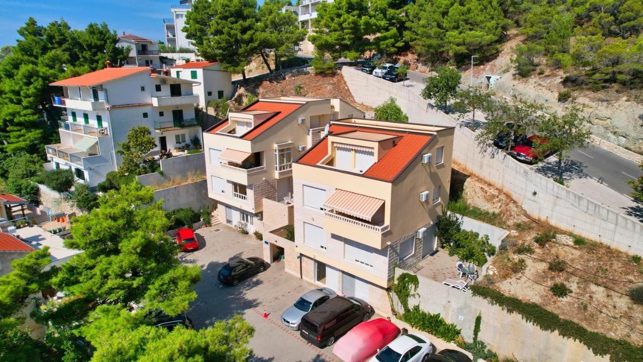 Apartments Villa Astra & Pinija Брела Екстериор снимка