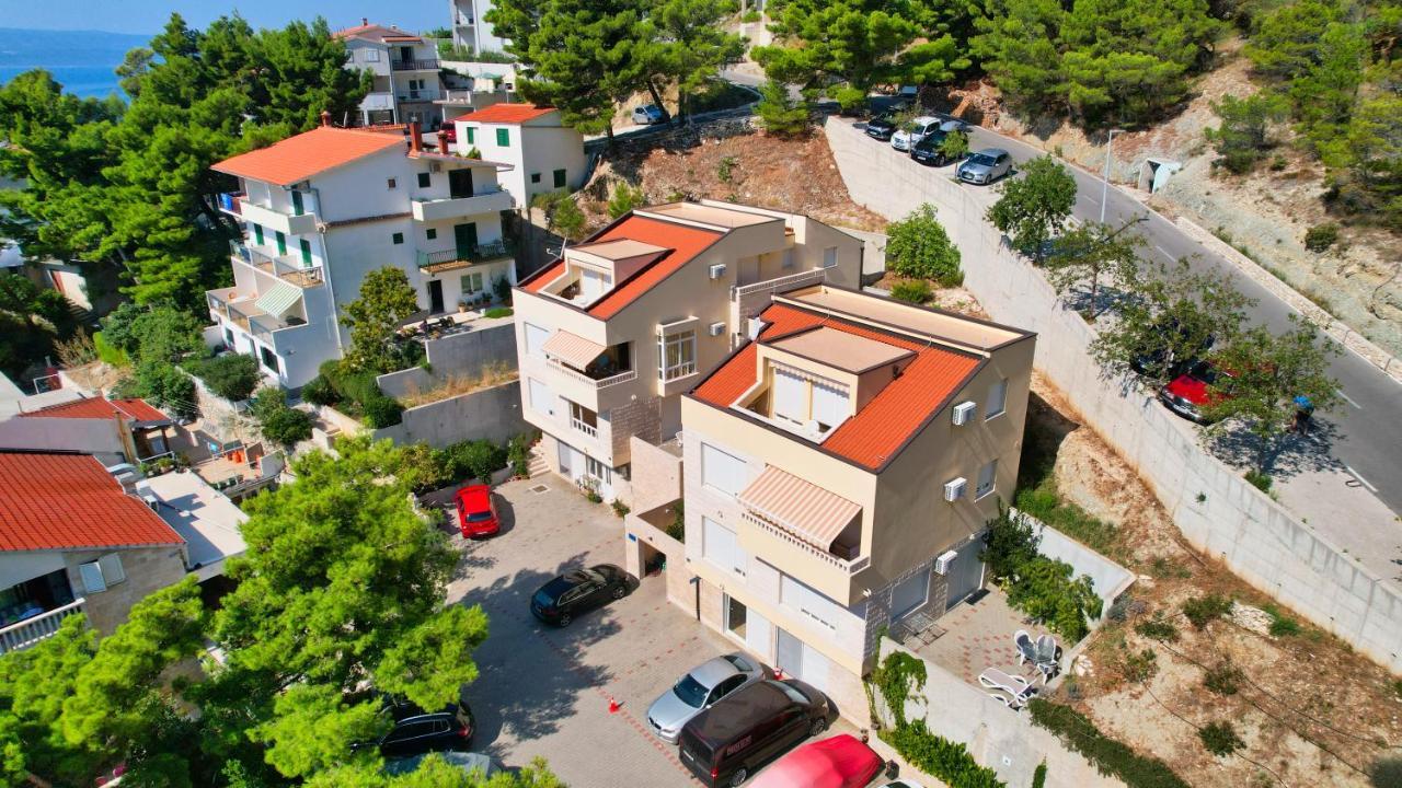 Apartments Villa Astra & Pinija Брела Екстериор снимка