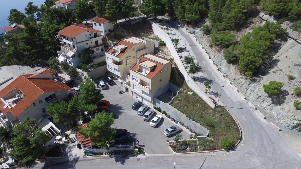 Apartments Villa Astra & Pinija Брела Екстериор снимка