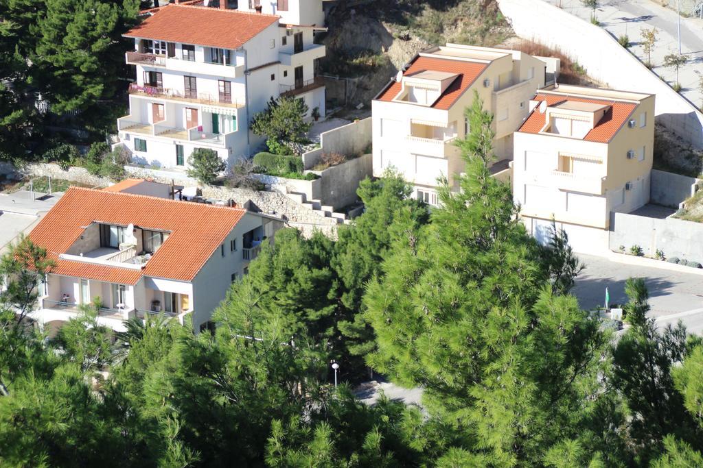 Apartments Villa Astra & Pinija Брела Стая снимка