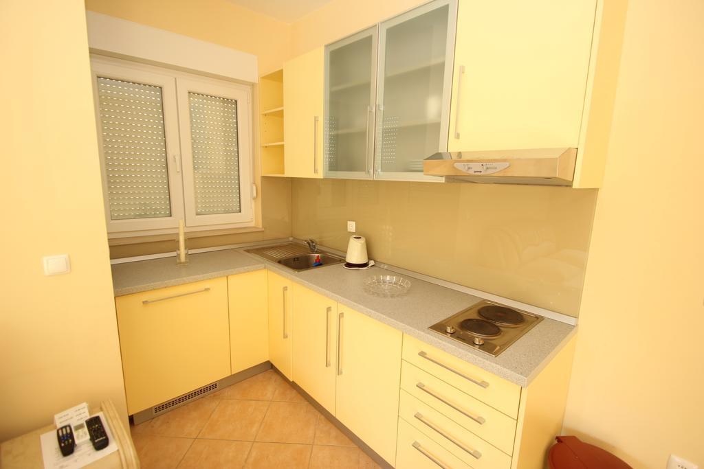 Apartments Villa Astra & Pinija Брела Стая снимка