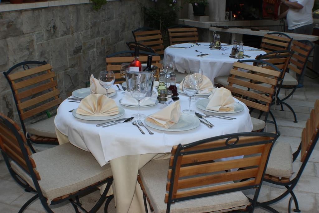Apartments Villa Astra & Pinija Брела Стая снимка