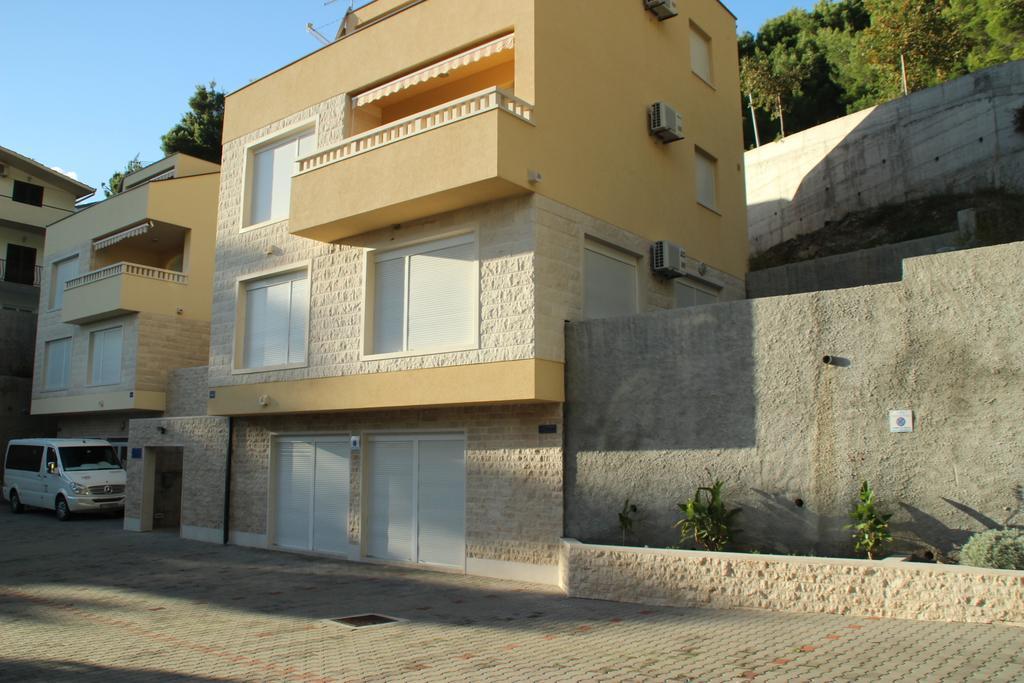 Apartments Villa Astra & Pinija Брела Стая снимка