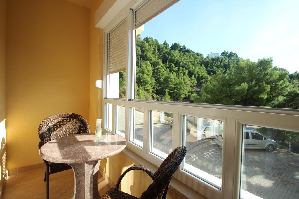 Apartments Villa Astra & Pinija Брела Стая снимка