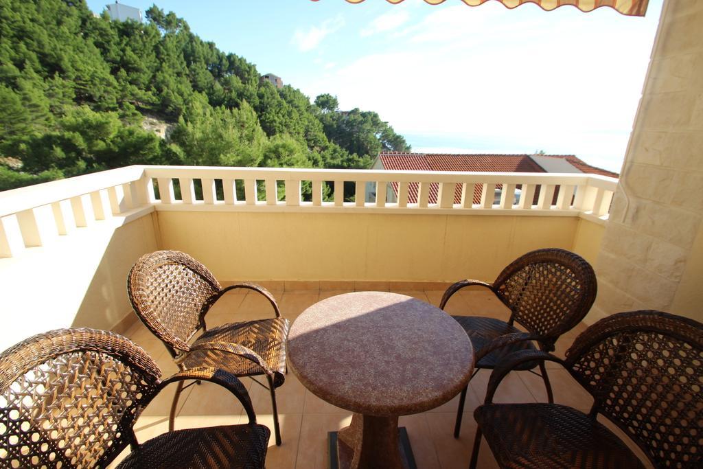 Apartments Villa Astra & Pinija Брела Стая снимка