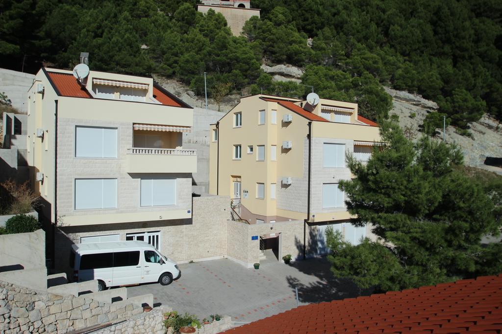 Apartments Villa Astra & Pinija Брела Екстериор снимка