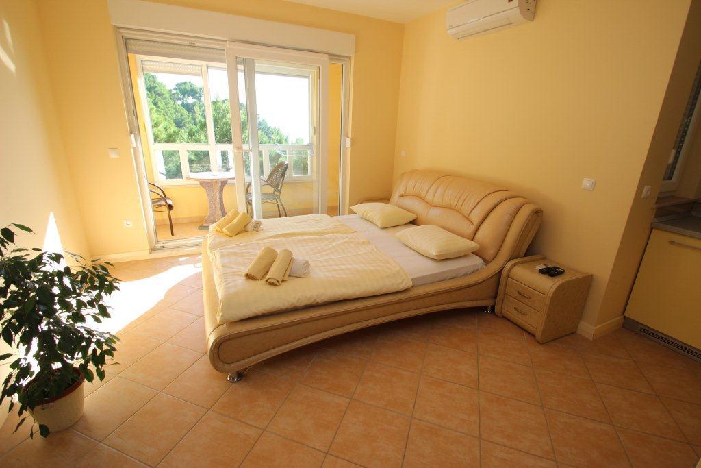 Apartments Villa Astra & Pinija Брела Екстериор снимка
