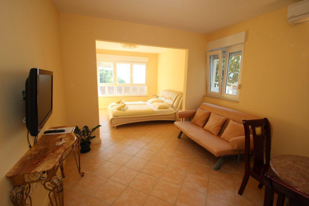 Apartments Villa Astra & Pinija Брела Екстериор снимка