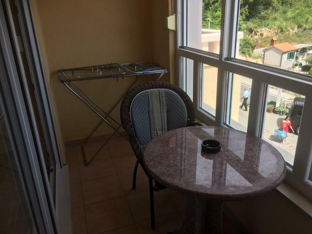 Apartments Villa Astra & Pinija Брела Екстериор снимка