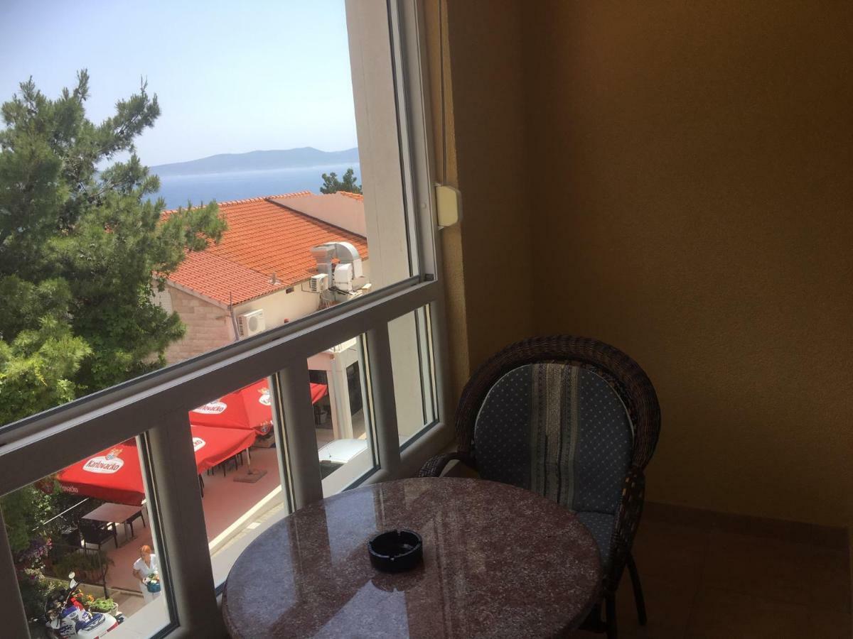 Apartments Villa Astra & Pinija Брела Екстериор снимка